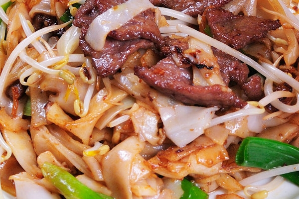 Pan Fried Sliced Beef with Rice Noodle